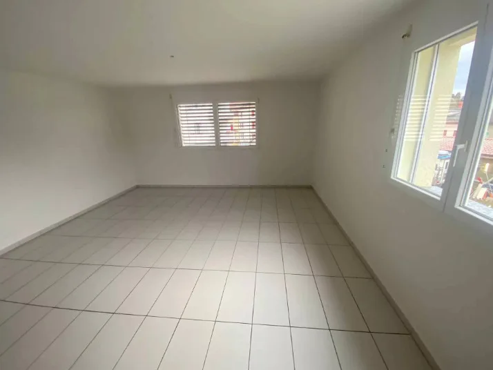 Wohnung mit 3.5 Zimmern, Balkon und Aufzug