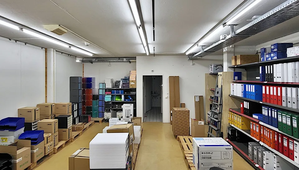 Attractive sales area in an exciting neighborhood