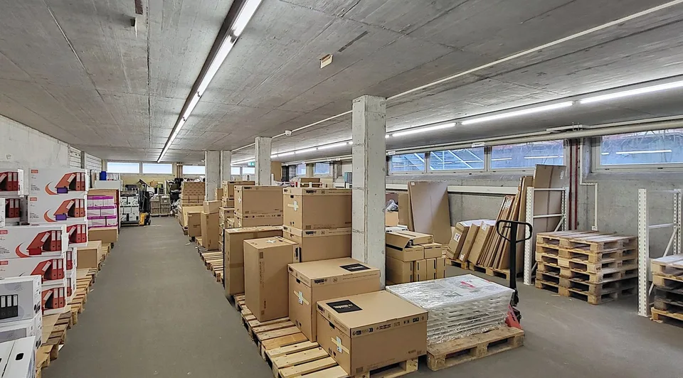 Attractive sales area in an exciting neighborhood