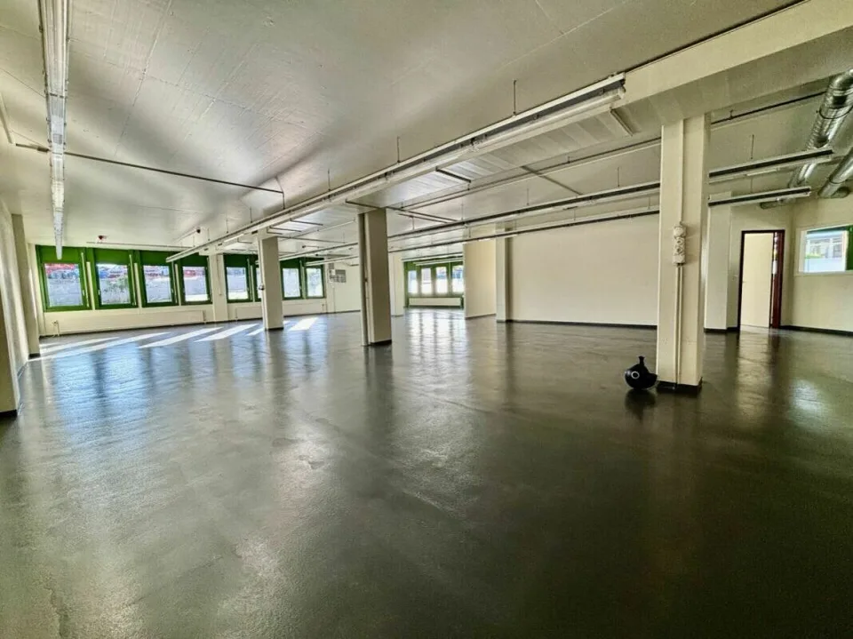 Bureaux, locaux commerciaux, atelier ou laboratoires de plain pied de 350 à 800 m2