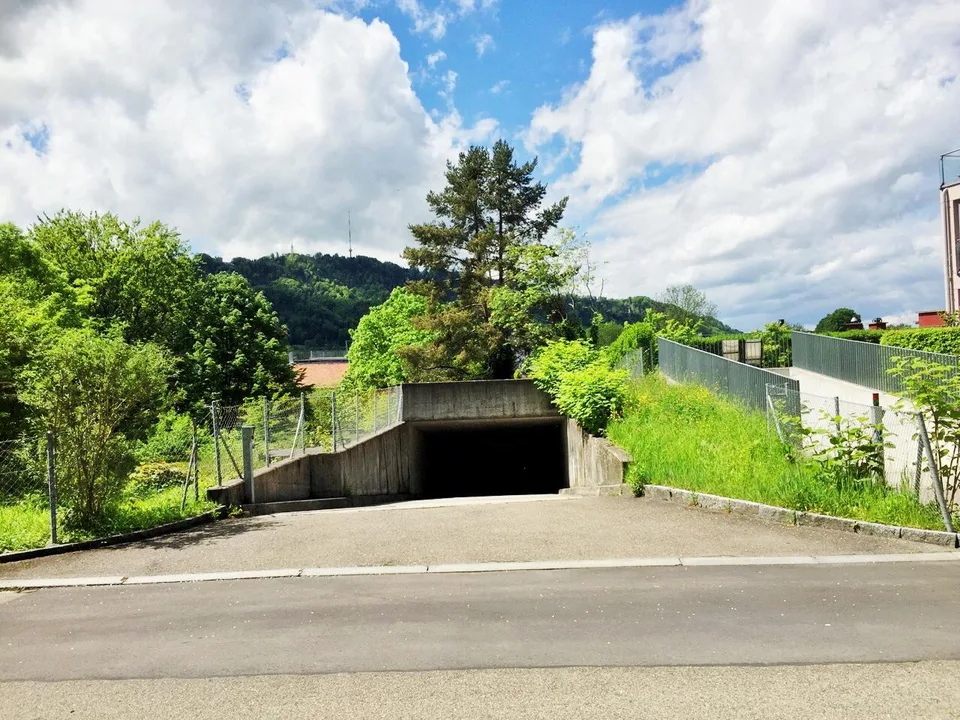 Bereit für die Motorradsaison 2025? Wir haben den perfekten Motorradabstellplatz für Sie!