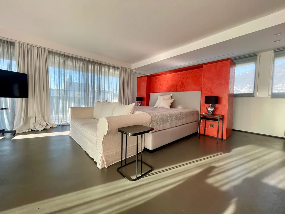 Appartement attique moderne à Chiasso