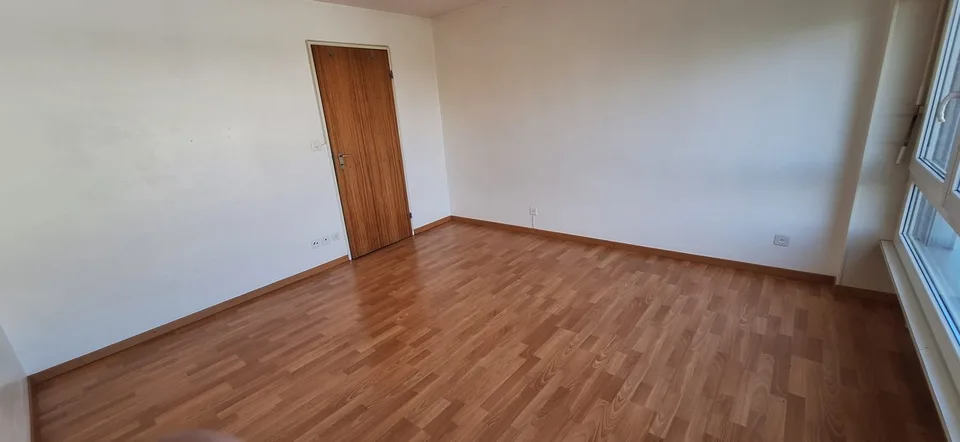 Charmantes Studio im 4. Stock mit Aufzug in Delémont – Foto 8 von 15