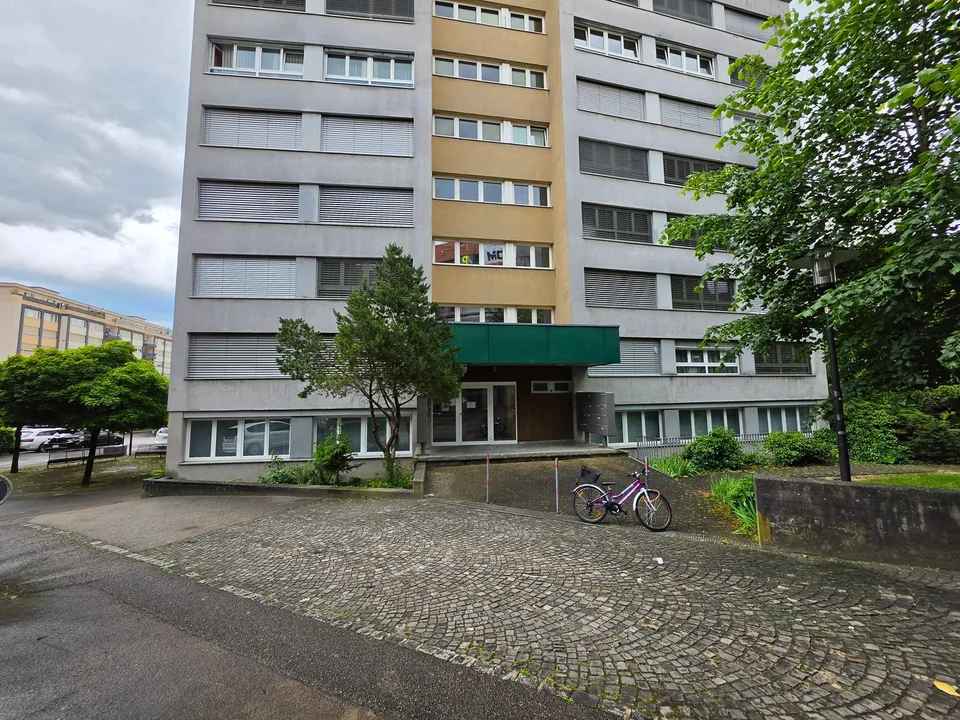 Charmant studio au 4ème étage avec ascenseur à Delémont