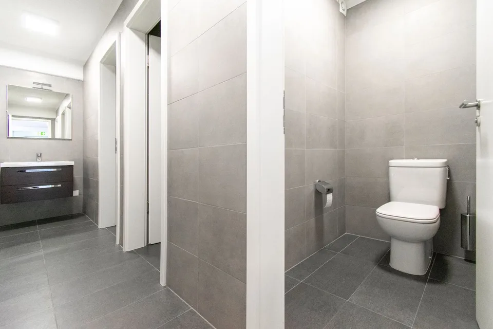 Spacious furnished office in strategic location