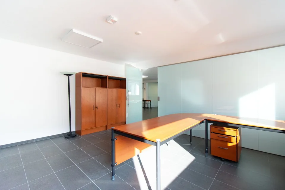 Großes möbliertes Büro in strategischer Lage – Foto 7 von 9