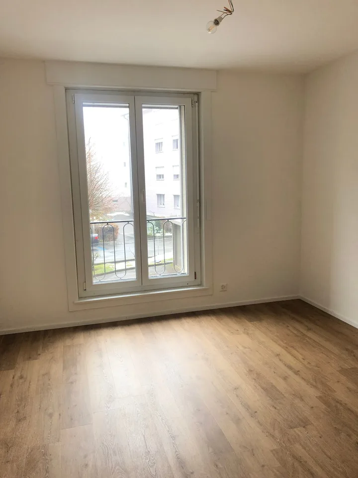 Moderne Wohnung, nahe bei allen Annehmlichkeiten, ideal für eine Person