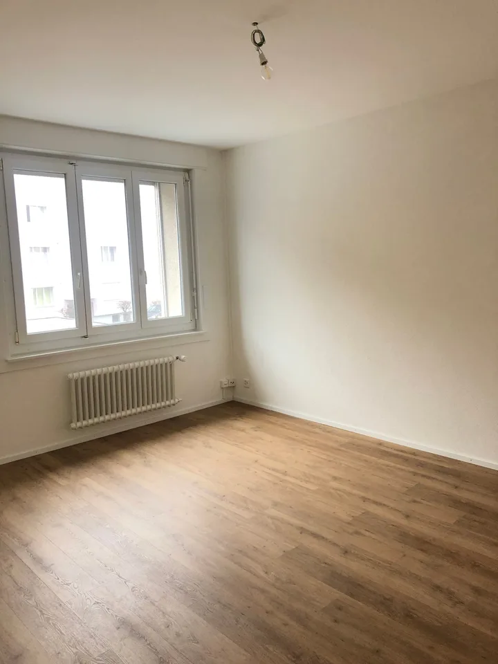 Moderne Wohnung, nahe bei allen Annehmlichkeiten, ideal für eine Person