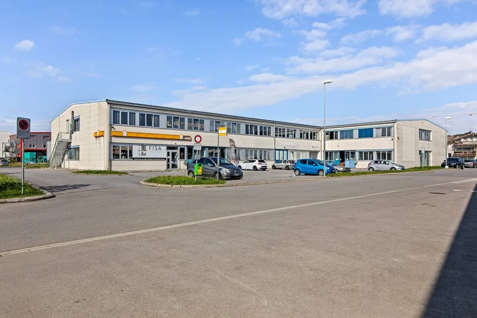 Laboratorio di 285m2 in affitto - Forel - Posizione centrale