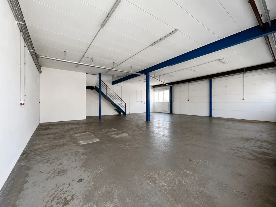 285m2 workshop for rent - Forel - Central location – photo 8 of 8