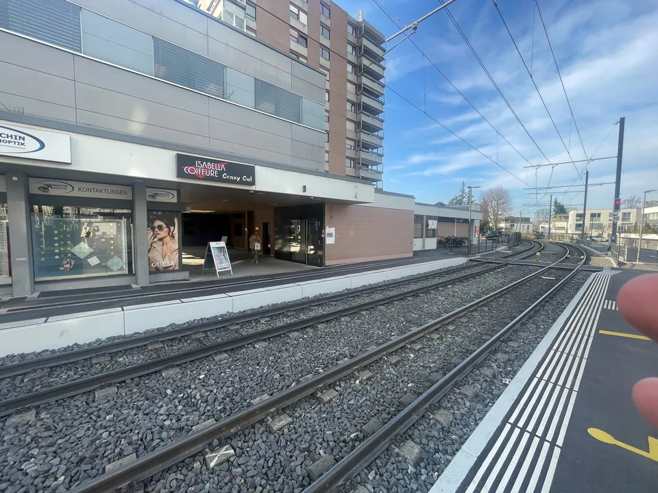 Spazio commerciale attraente in posizione privilegiata a Therwil