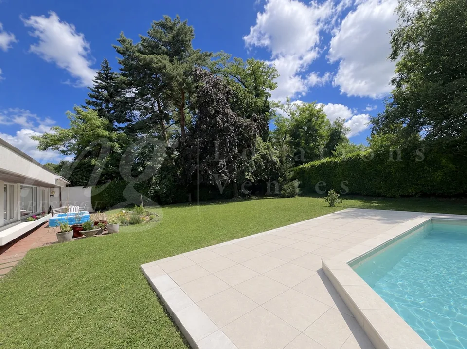 Schönes Familienhaus - 5 Schlafzimmer! Einfamilienhaus - Großer Garten mit Pool