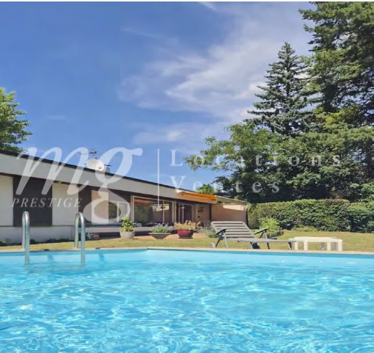 Schönes Familienhaus - 5 Schlafzimmer! Einfamilienhaus - Großer Garten mit Pool