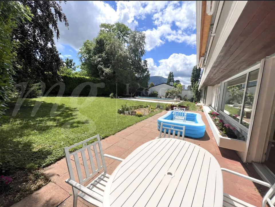 BELLE MAISON FAMILIALE - 5 CHAMBRES ! INDIVIDUELLE - GRAND JARDIN AVEC PISCINE