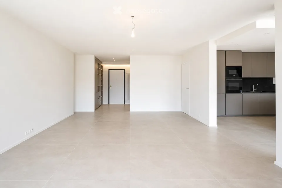 Appartement à louer de 4,5 pièces, 130 m², avec jardin privé et vue lac spectaculaire à Massagno