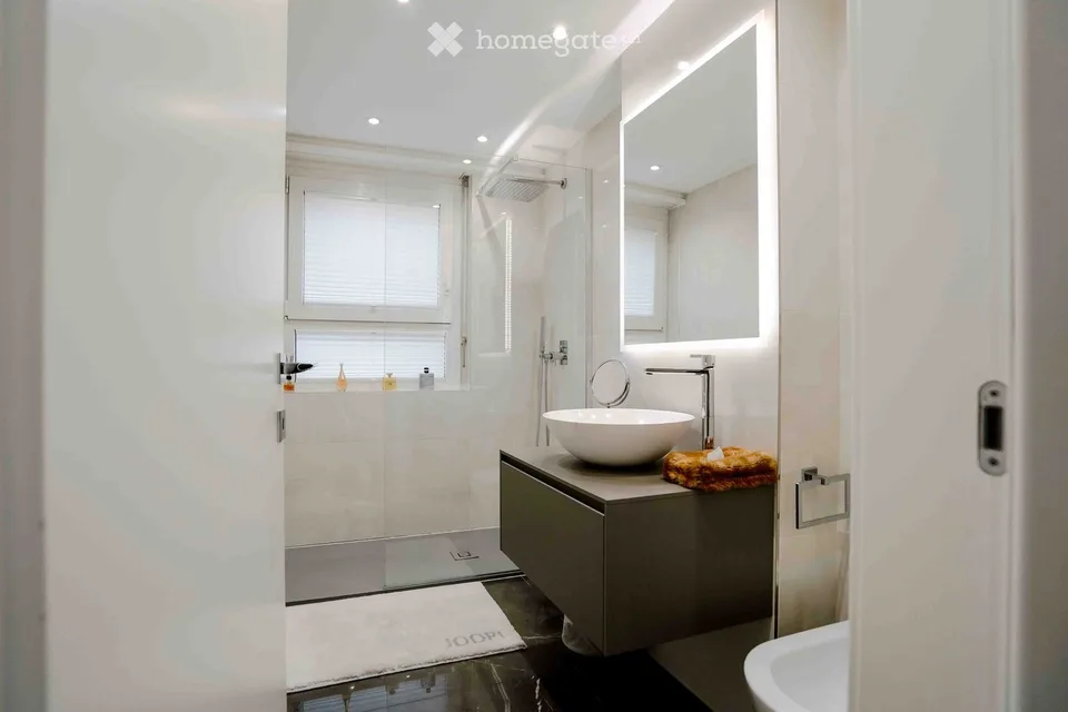 Appartement à louer de 4,5 pièces, 130 m², avec jardin privé et vue lac spectaculaire à Massagno