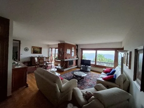 Location de villa indépendante à Obino avec vue sur la vallée
