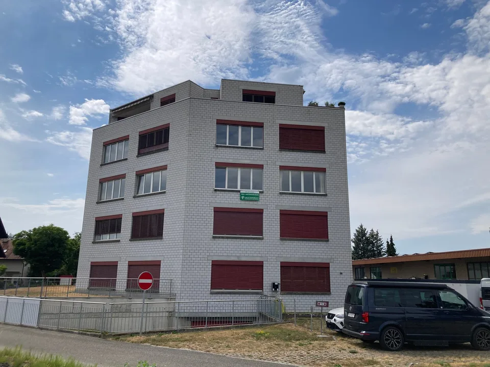 Spazi commerciali & di studio in affitto al Heckenweg 29 ad Aarberg