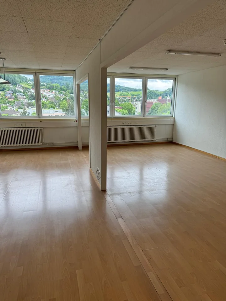 Spazio ufficio/commerciale moderno in affitto a Muttenz - 400m² (Farnsburgerstrasse 8)