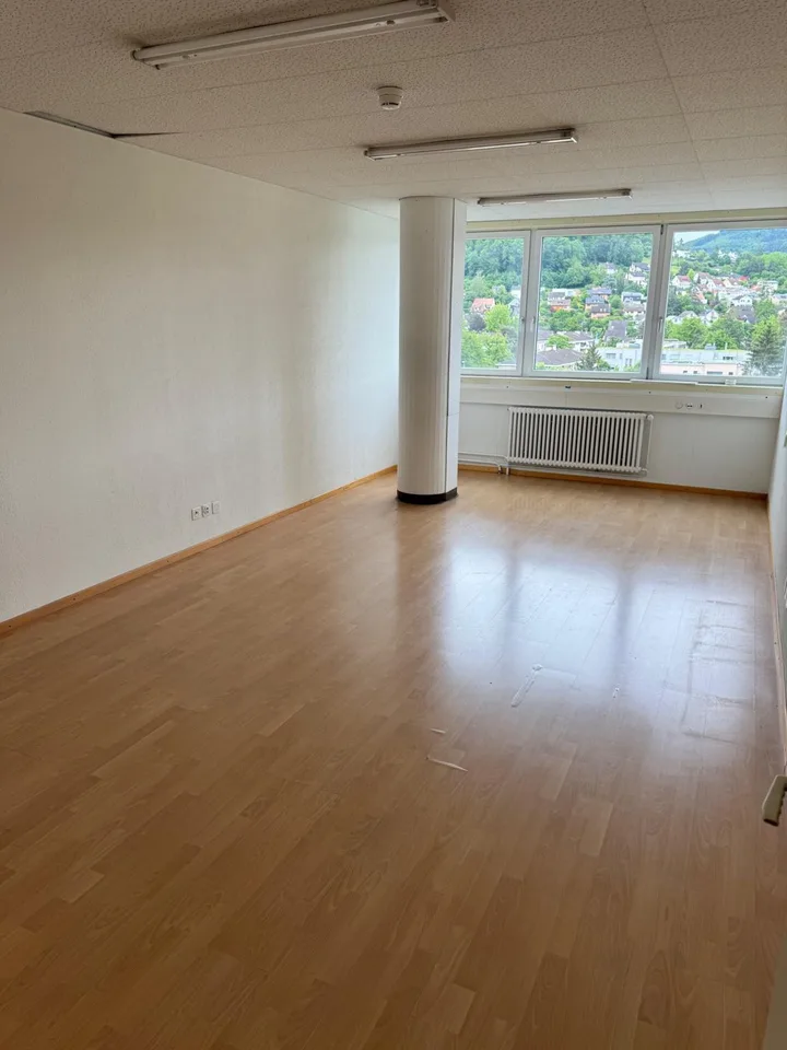 Spazio ufficio/commerciale moderno in affitto a Muttenz - 400m² (Farnsburgerstrasse 8)