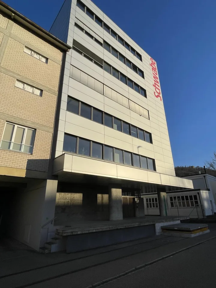 Moderne Büro-/Gewerbefläche in Muttenz zu vermieten - 400m² (Farnsburgerstrasse 8)