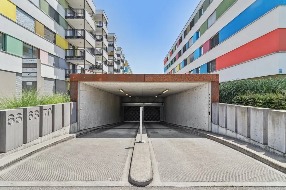 Motorradplätze gegenüber S-Bahnhof, Schwerzenbach