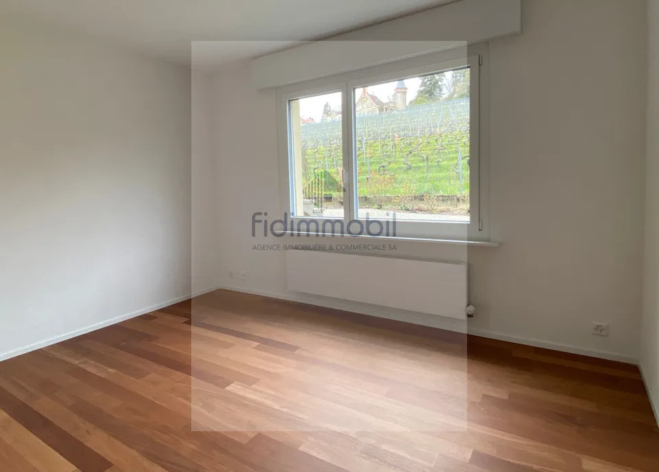 APARTMENT COMPLETELY RENOVATED WITH BREATHTAKING VIEW OF THE LAKE – photo 6 of 10