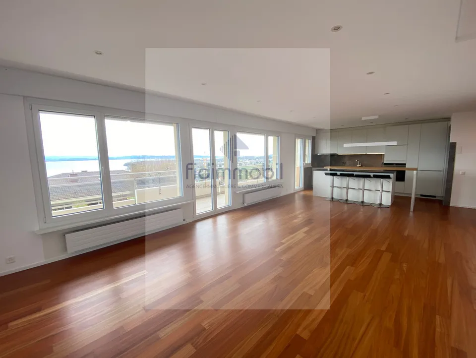 GANZES APPARTEMENT WURDE RENOVIERET MIT ATEMBERAUBENDER AUSSICHT AUF DEN SEE