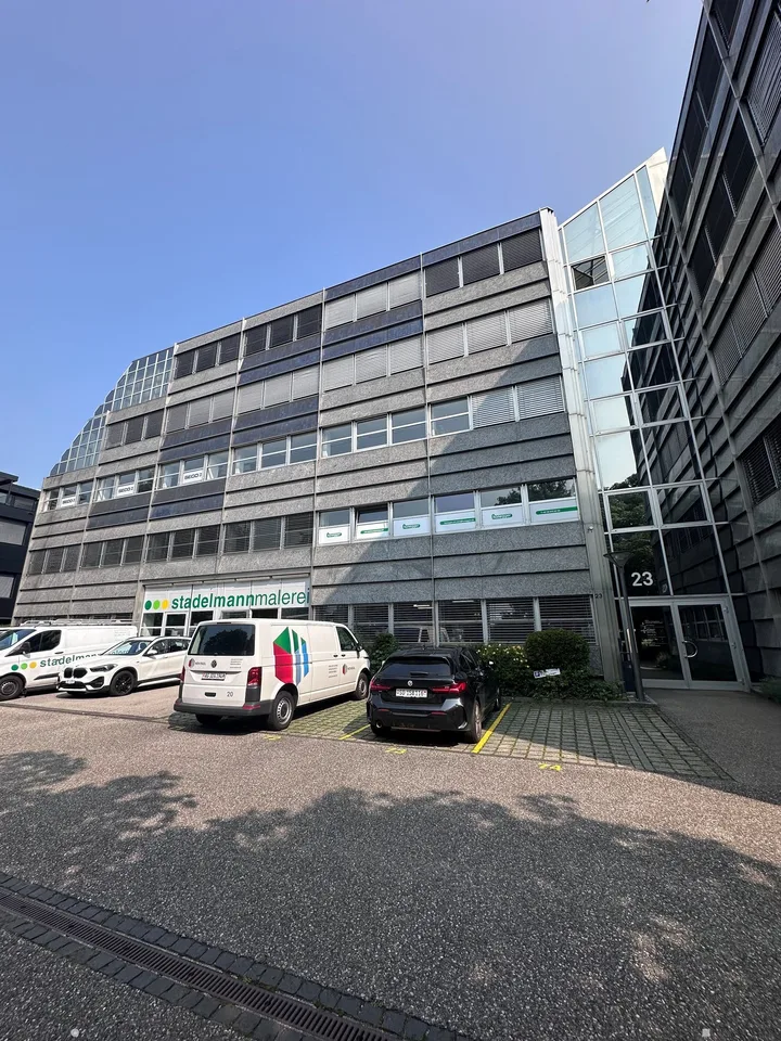 Moderne Bürofläche im Industriegebiet von Bözingen