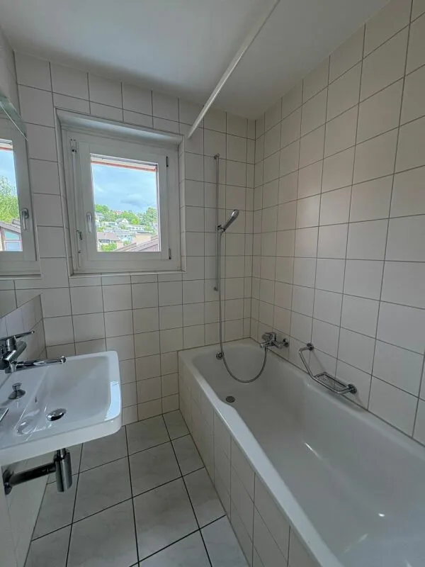 Dachterrassenwohnung mitten in Reinach mit Cheminée – Foto 8 von 12