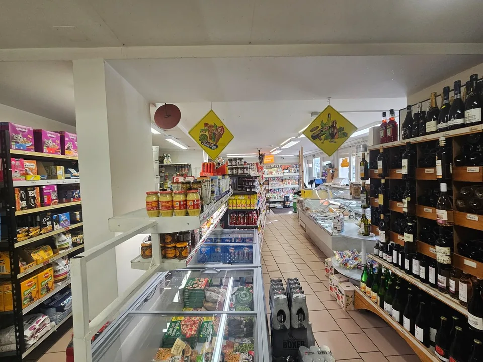 Lokal Gewerbeimmobilie von 75 m² in Froideville - Ideal für Nahversorger