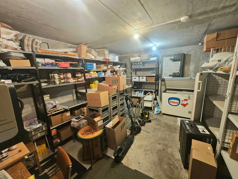 Lokal Gewerbeimmobilie von 75 m² in Froideville - Ideal für Nahversorger