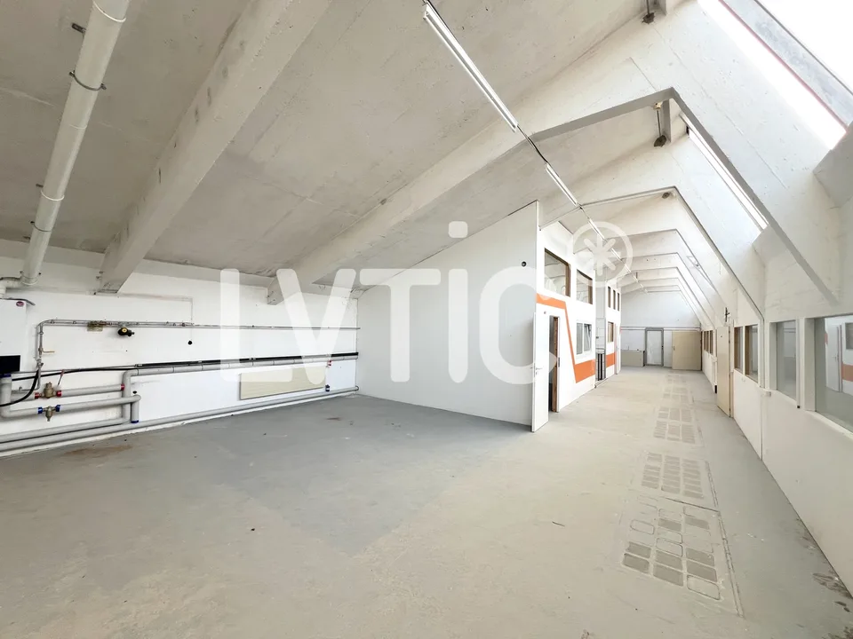 Bureaux, locaux de 712 m2 divisibles à louer à Cossonay