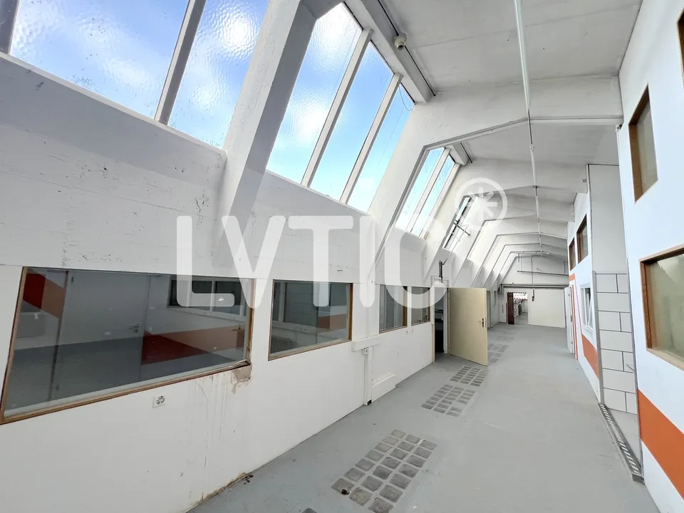 Uffici, locali di 712 m2 divisibili in affitto a Cossonay