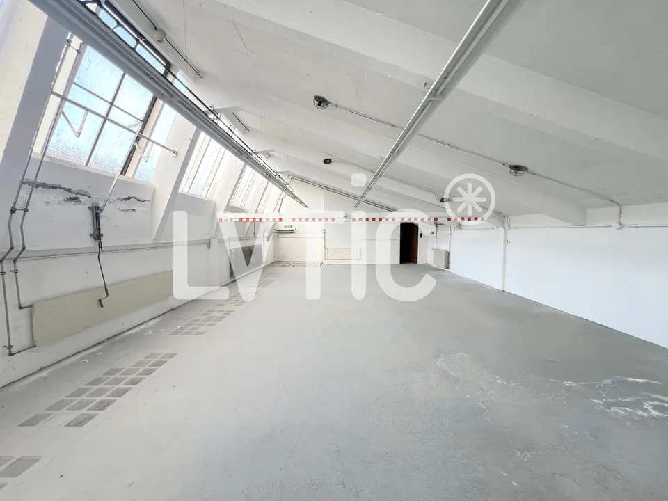 Uffici, locali di 712 m2 divisibili in affitto a Cossonay