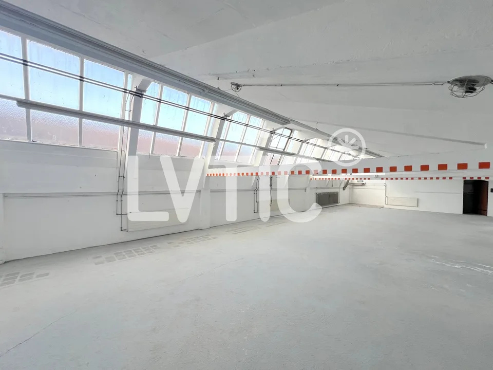 Uffici, locali di 712 m2 divisibili in affitto a Cossonay