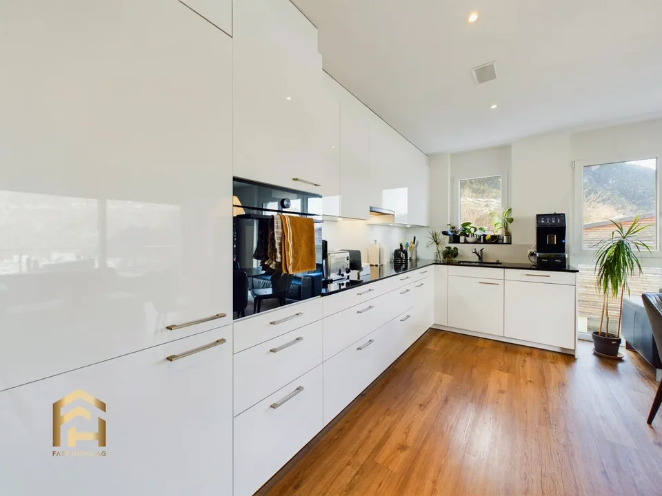 Modern 4.5 room apartment with large terrace and stunning views of Brig