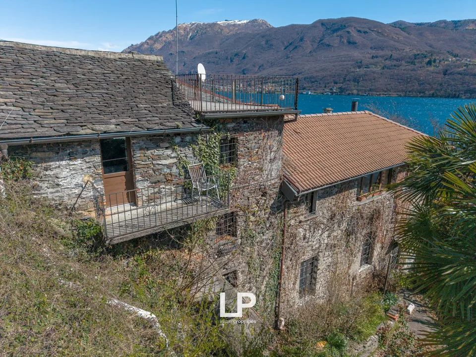 Historisches Domizil in Nonio mit privatem Garten am Ortasee und Zugang