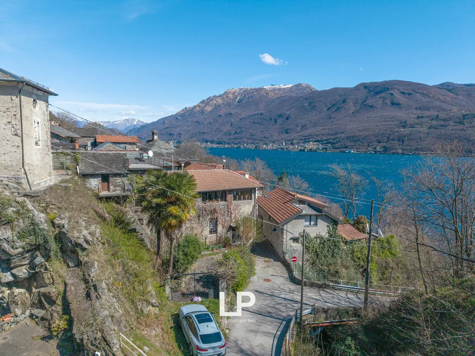 Historisches Domizil in Nonio mit privatem Garten am Ortasee und Zugang
