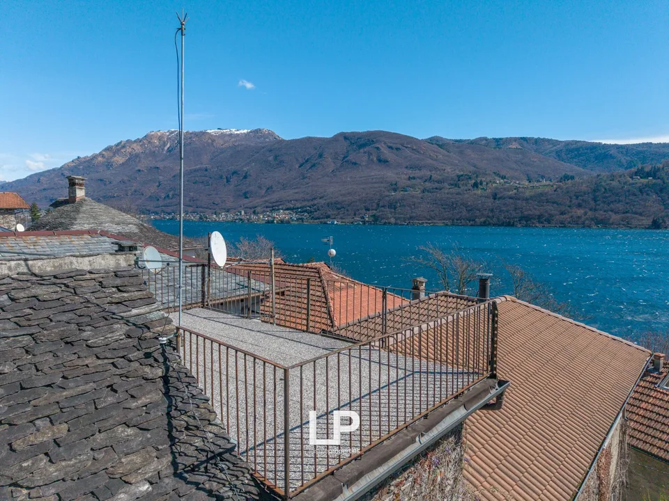 Historisches Domizil in Nonio mit privatem Garten am Ortasee und Zugang