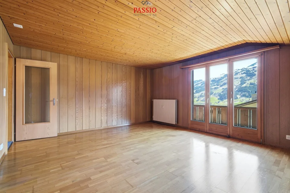 Ampio appartamento di 5 locali con vista sulle Alpi e giardino privato