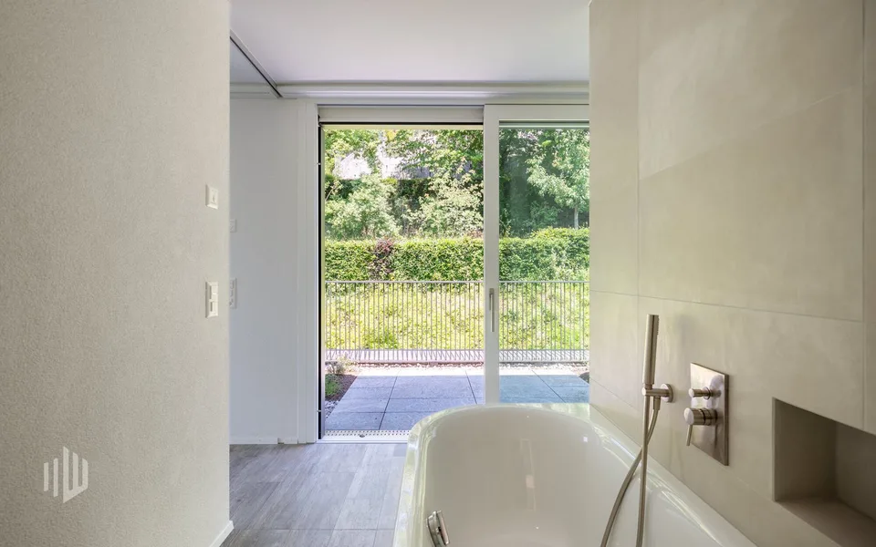 ImmoWyss - Appartement d'attique élégant avec vue sur le lac dans le parc Schönegg Thun – photo 12 sur 13