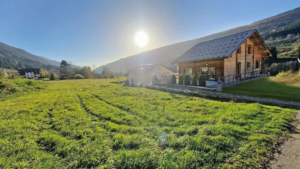 Mijoux : Récent chalet de type 9 avec du terrain