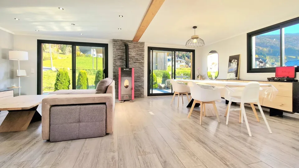 Mijoux: Recent chalet di tipo 9 con terreno