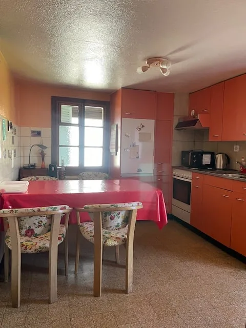 Charaktervolles Haus im Herzen des Dorfes mit freier Sicht - gutes Potenzial, *SMJ Habitat*
