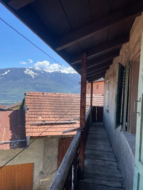Charaktervolles Haus im Herzen des Dorfes mit freier Sicht - gutes Potenzial, *SMJ Habitat*