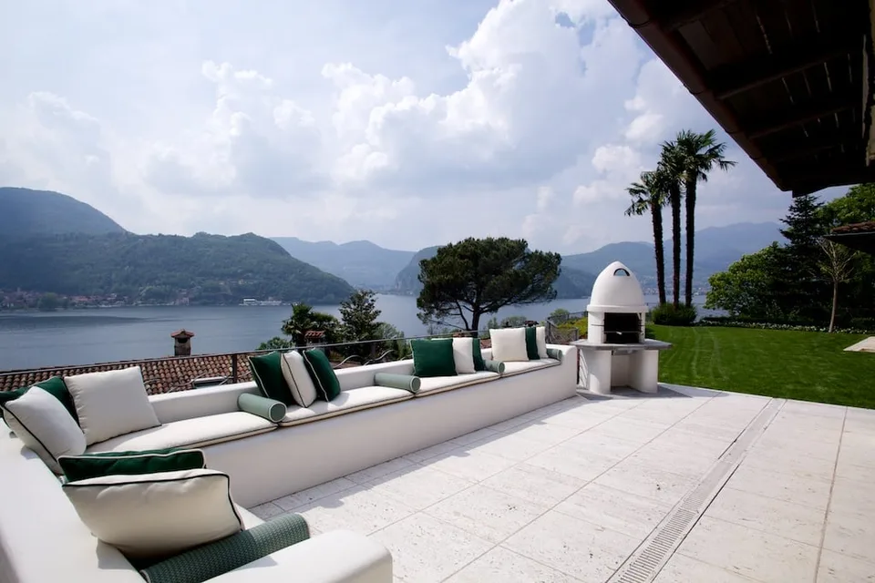 Villa merveilleuse avec vue sur le lac en position surélevée à Figino