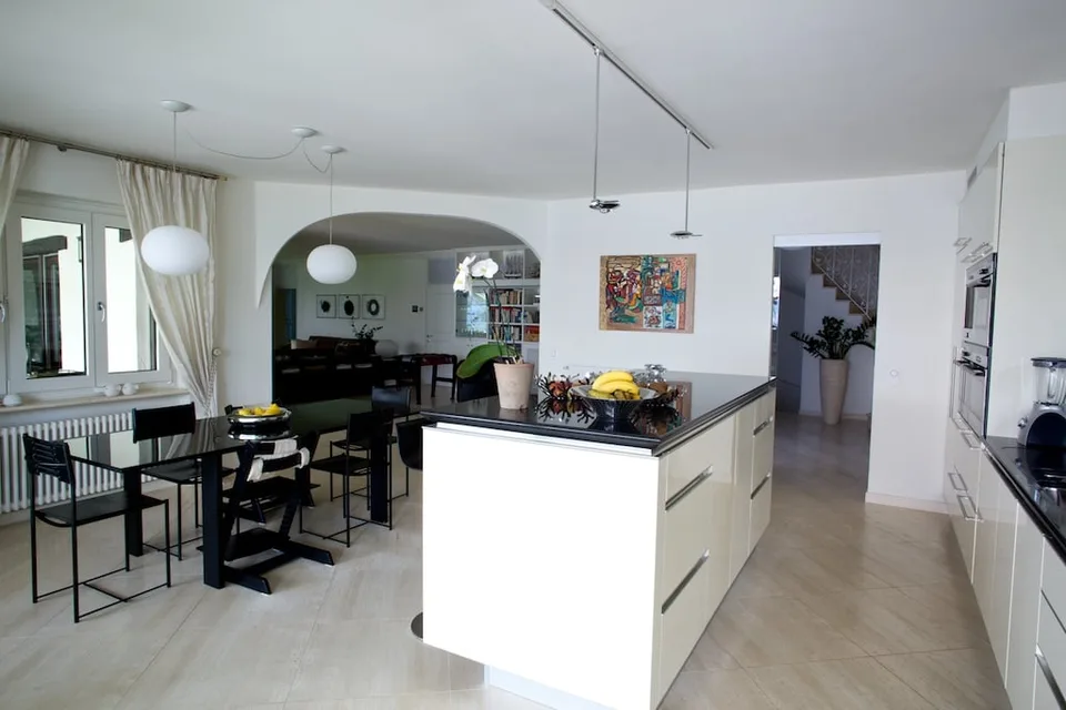 Villa merveilleuse avec vue sur le lac en position surélevée à Figino – photo 8 sur 15