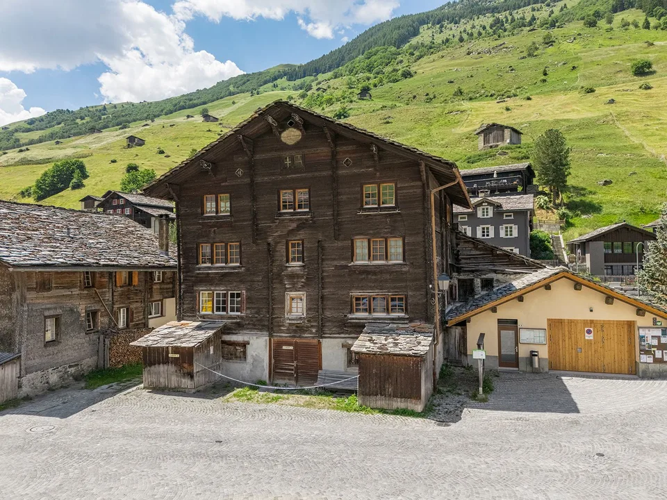 Historisches, grosszügiges Walserhaus an idealer Lage