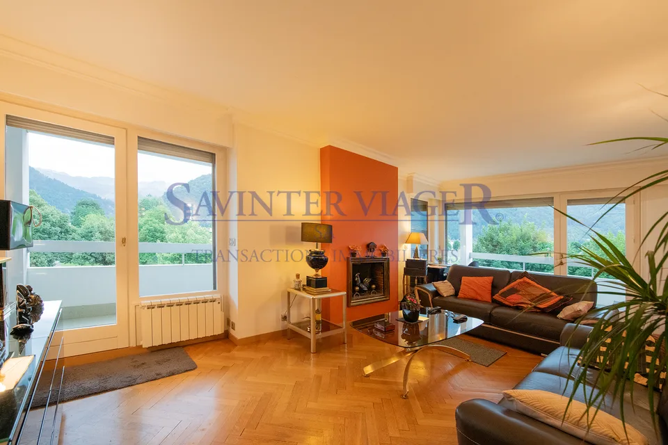 Très bel appartement avec terrasse sur le toit et vue à 360.